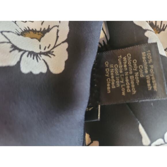 Ann Taylor Shoulder Cutout Blouse Black Floral Long Sleeves Ruffled Sz M - Picture 8 of 8